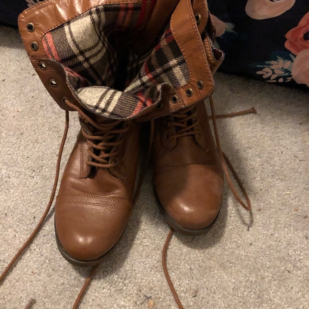 Boots - Picture 4 of 6